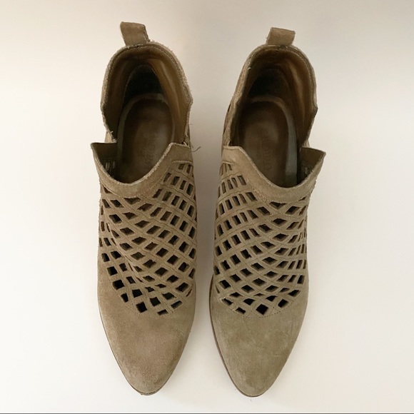 Crown Vintage taupe leather laser cut booties 8.5 - Picture 2 of 10